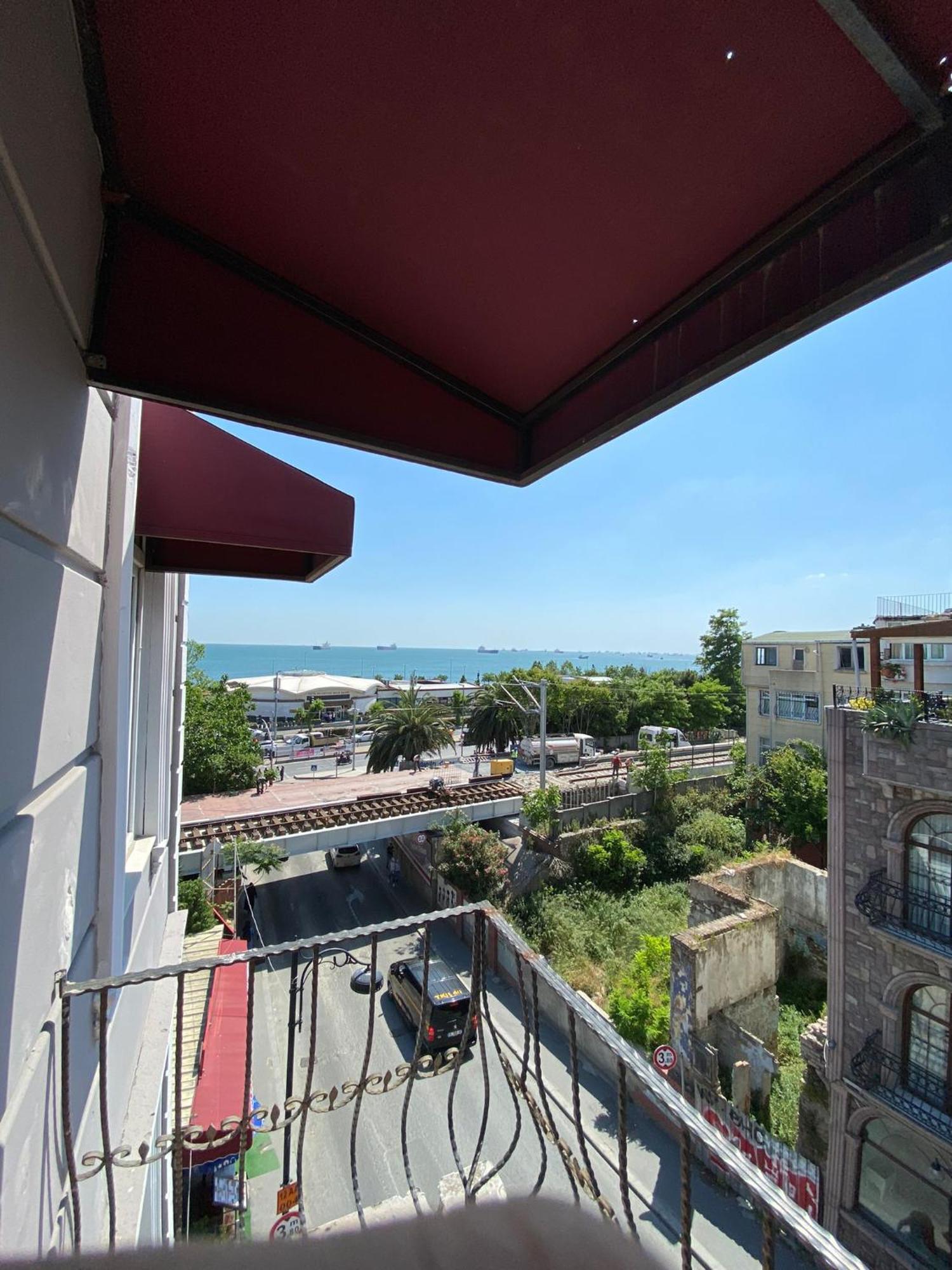 Golden Palace Sea View Истанбул Екстериор снимка