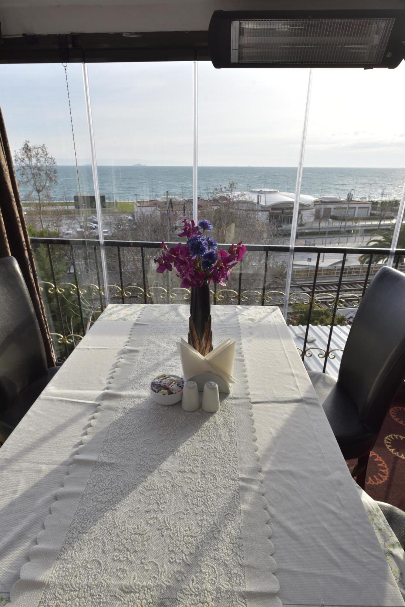 Golden Palace Sea View Истанбул Екстериор снимка